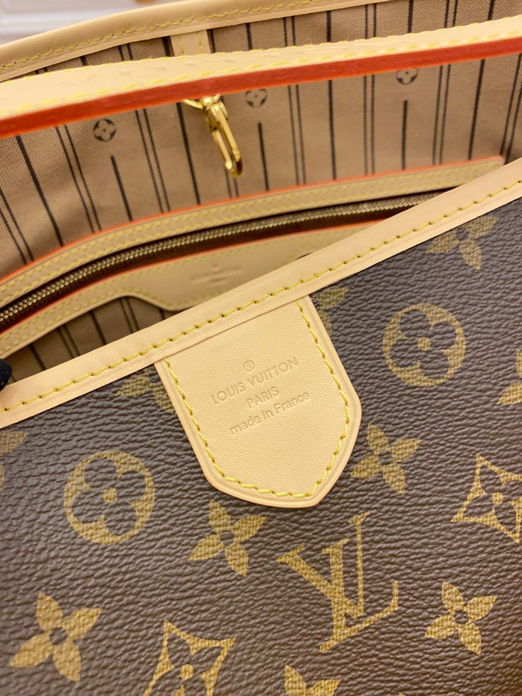 Louis Vuitton Graceful Leather Bag