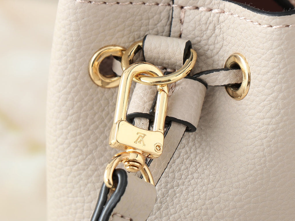 Louis Vuitton LV Tiny Nano Lockme Bucket Shoulder Bag 13.5x16.0x10.0cm
