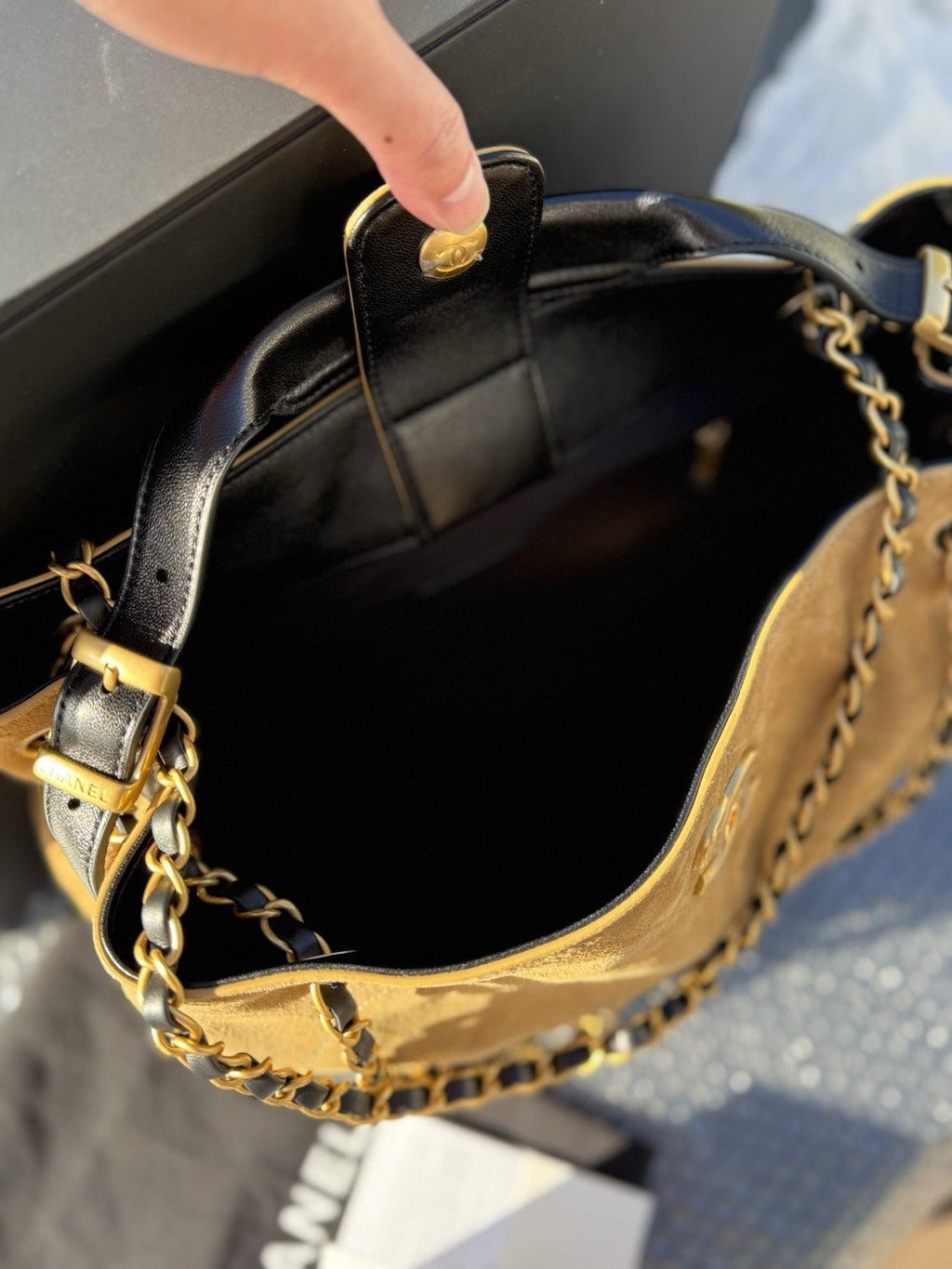 Chanel 25a Tote Bag