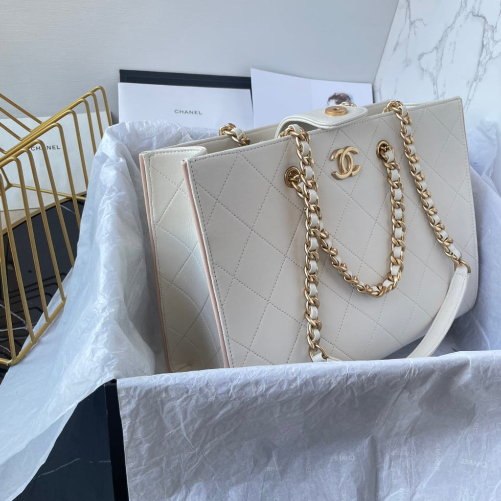 CC Small Tote 31cm White Lambskin Gold Hardware 31 x 24 x 11cm